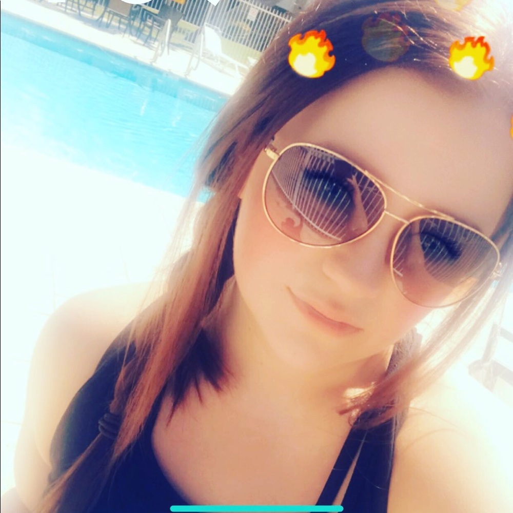 Meet your Posher, Tiffany